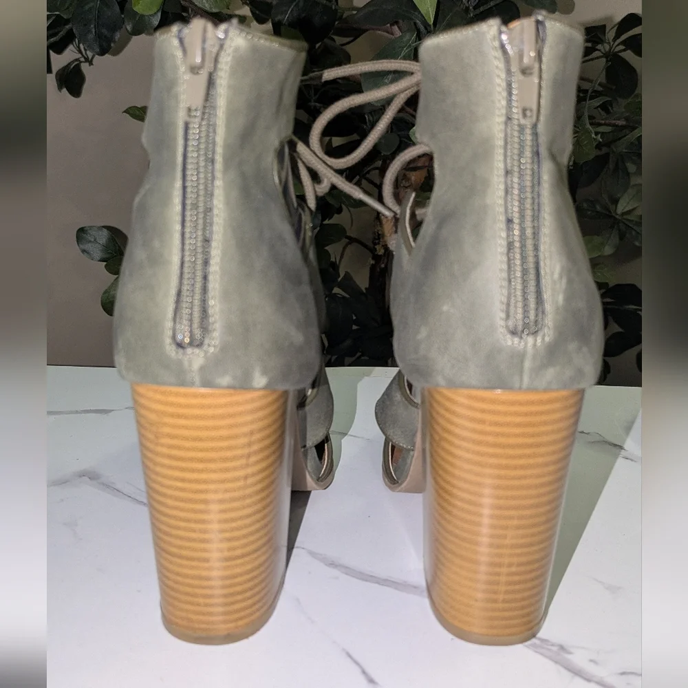 ❤️MUST GO❤️Sugar Olive Green Block Heel Sandals EUC - Picture 8 of 9